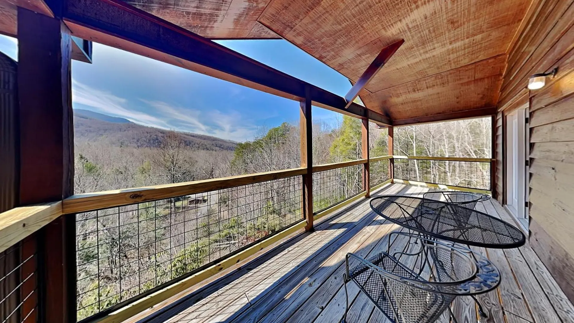 Staying Near Foxfire Mountain: 4 Villa Hotels Compared