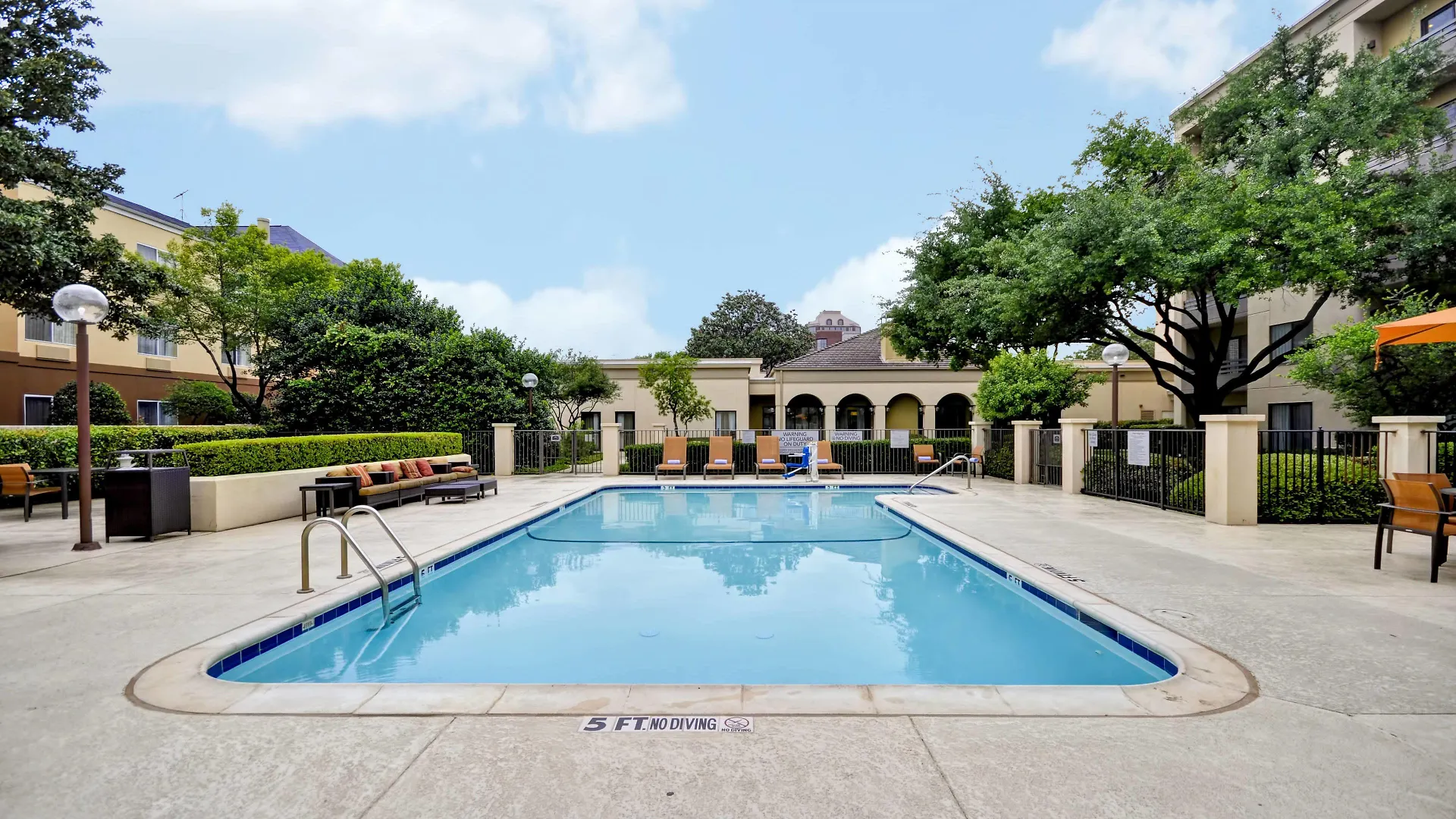 Where to Stay Near Bush Library: 4 Airport Hotels in Dallas