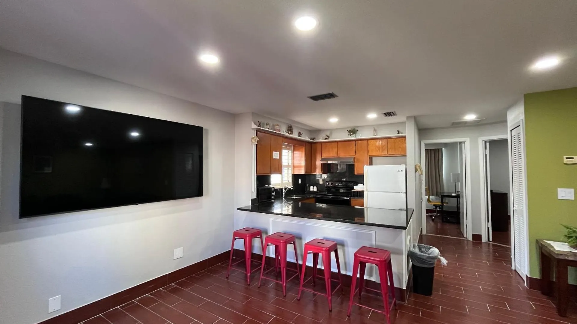 7 Budget Hotels Near Memorial Presbyterian Church Worth Booking