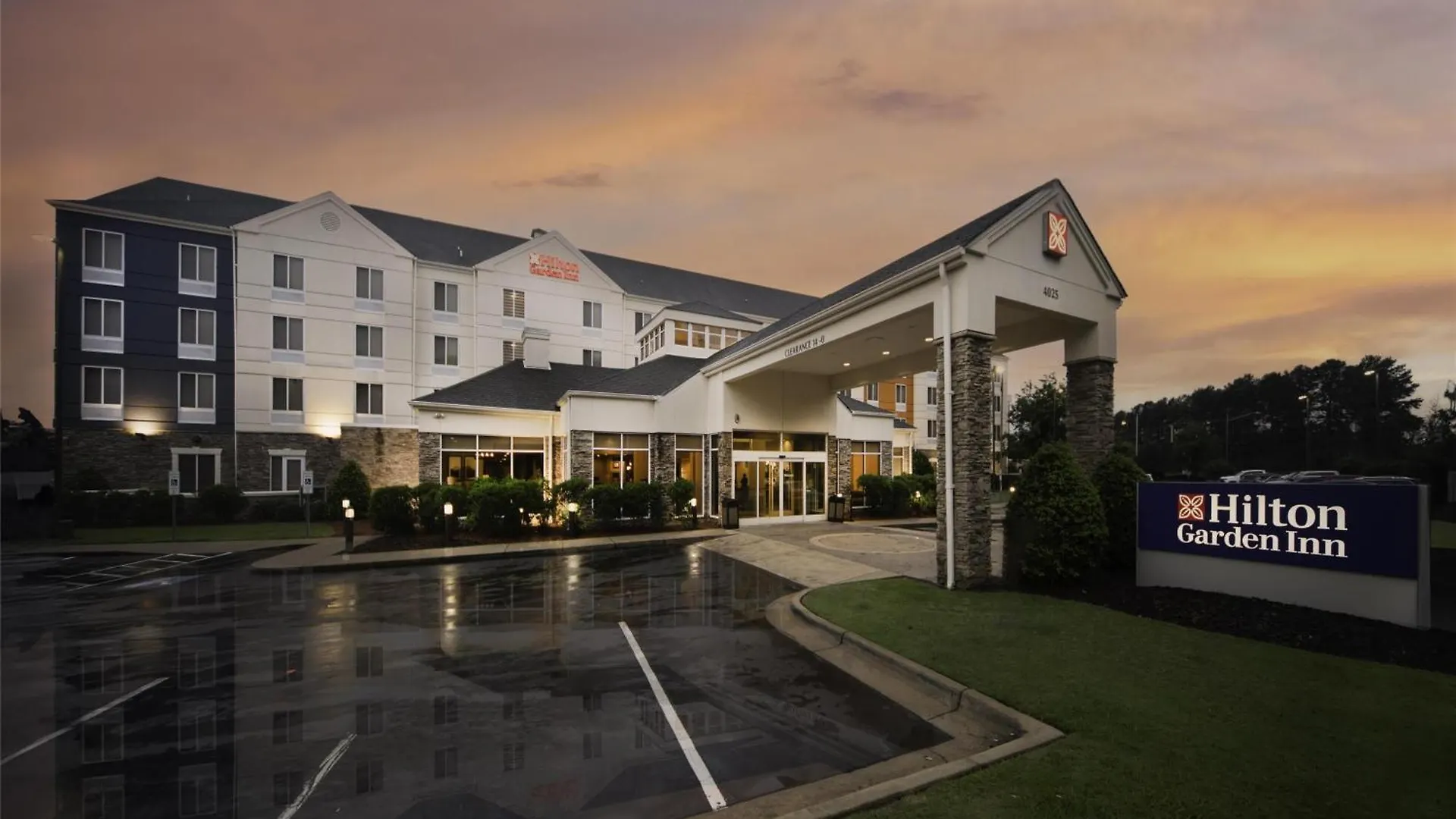 Staying Near Arts Council of Fayetteville: 4 Business Hotels Compared