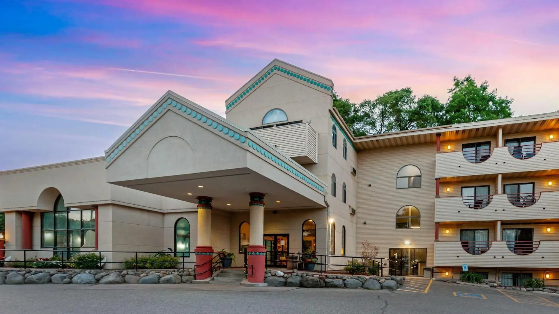 4 Family Hotels Near Ripley's Believe It or Not That Deliver