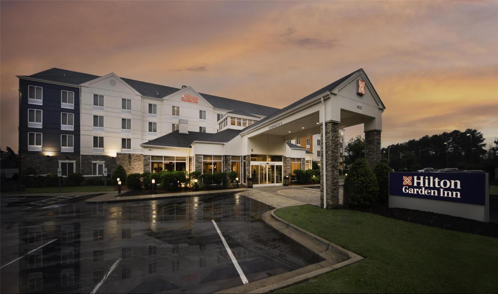 Staying Near Arts Council of Fayetteville: 4 Business Hotels Compared