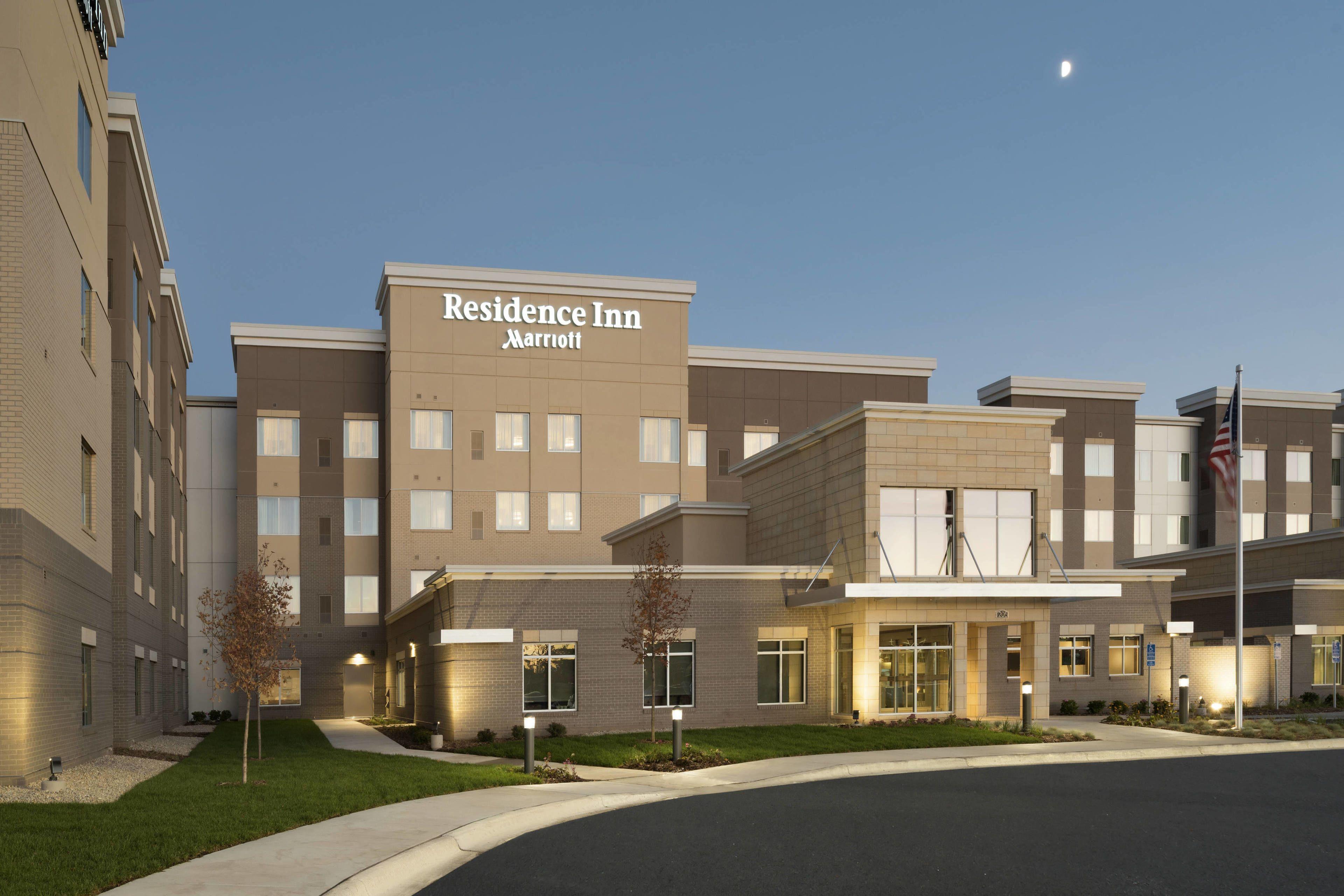 4 Smart Couple Hotels Near Green Acres Recreational Worth Booking