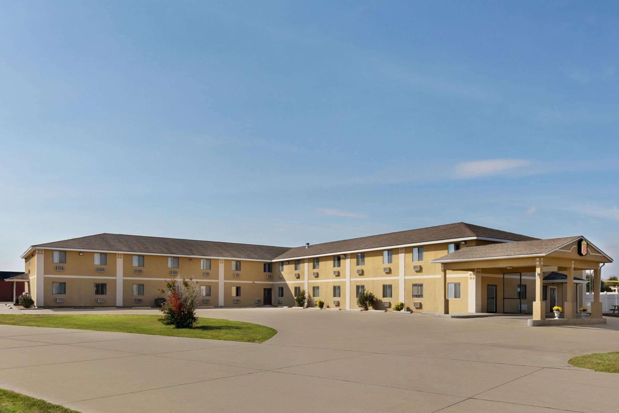 4 Couple-Friendly Hotels Close to Intl College of Bible Theology